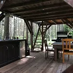 Tahkuna Tree-house Malvaste