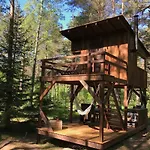 Tahkuna Tree-house Malvaste