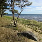 Semesterbostad Tahkuna Tree-house Malvaste