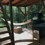 Tahkuna Tree-house Malvaste