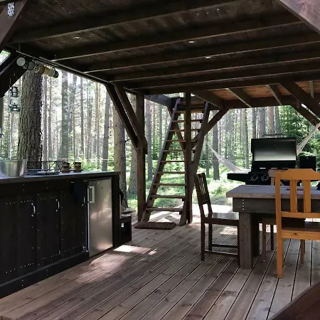 Tahkuna Tree-house Malvaste